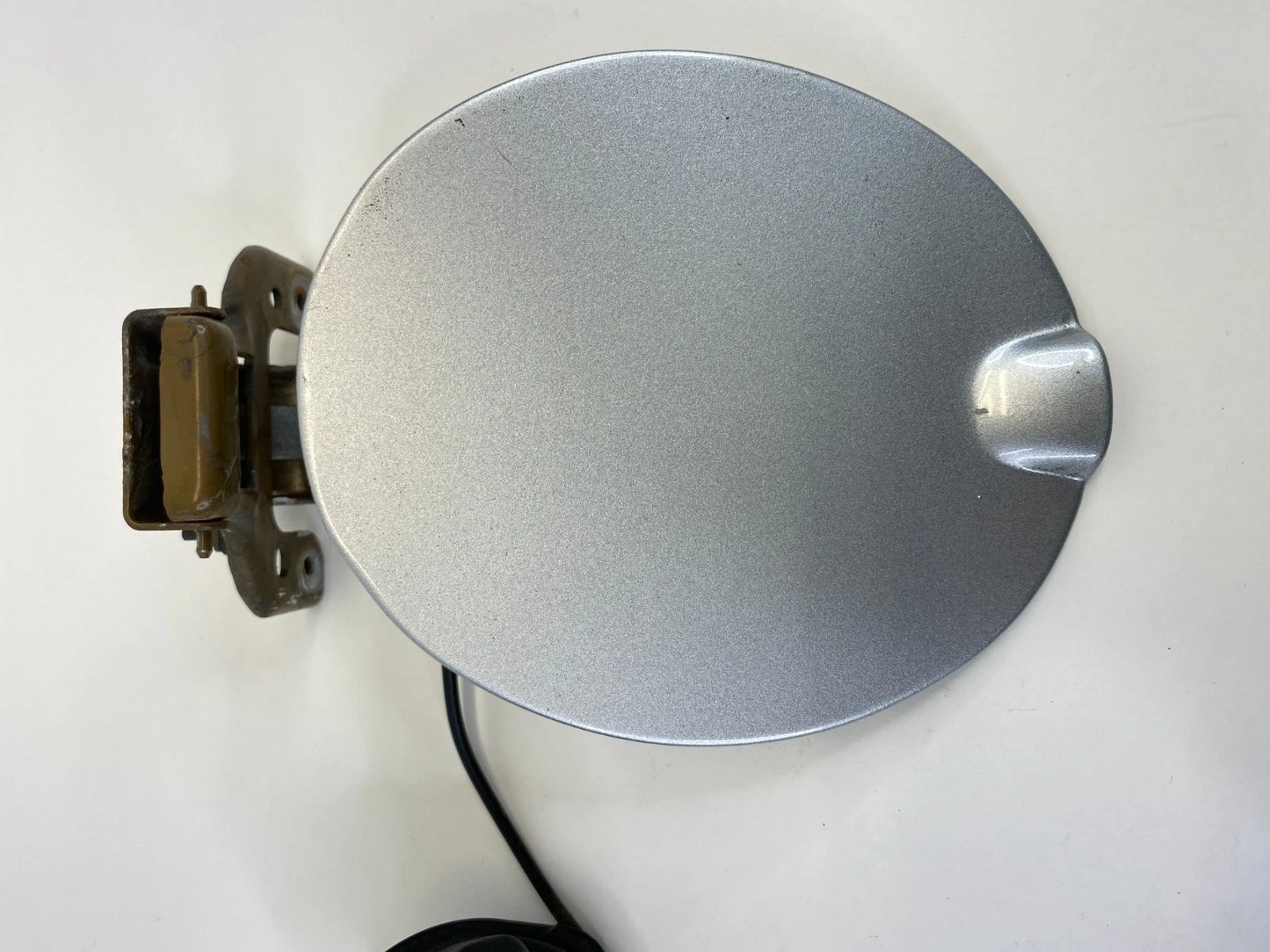 2008-2011 FORD FOCUS SEDAN FUEL FILLER GAS DOOR LID COVER W/ CAP OEM