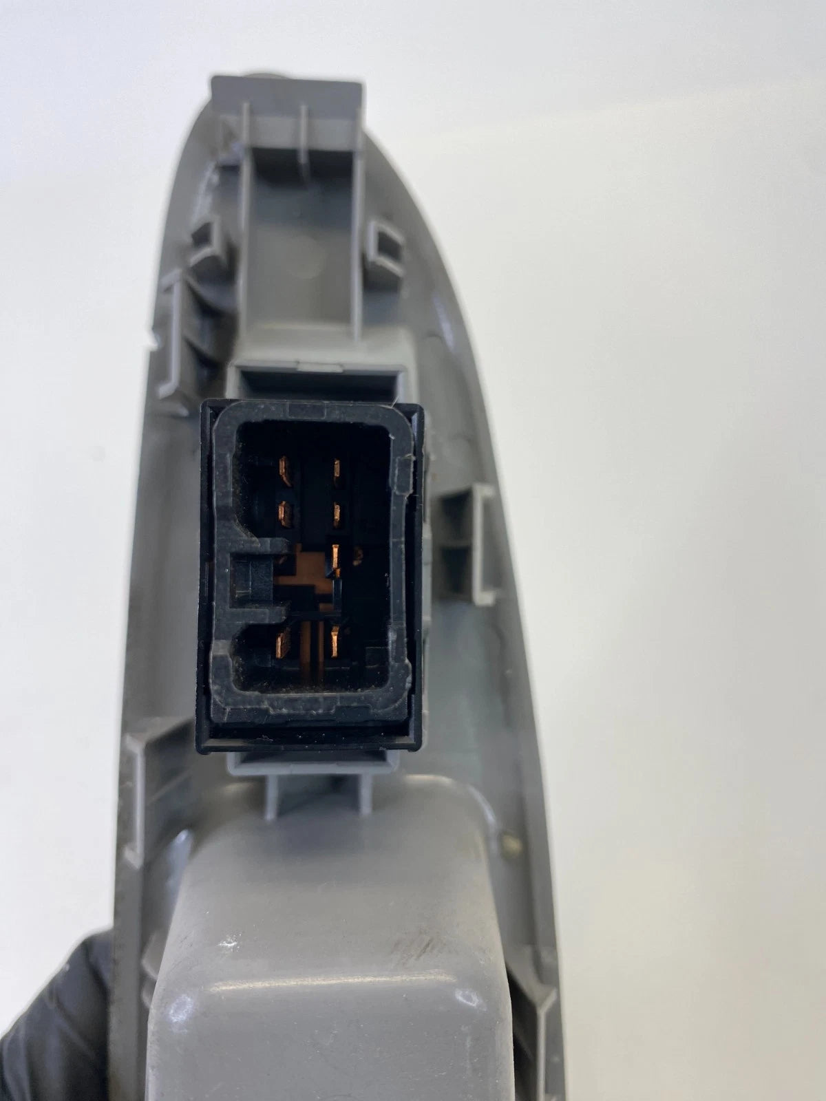 06-08 KIA OPTIMA REAR LEFT BACK DOOR WINDOW CONTROL SWITCH W/ BEZEL 93580-2G000