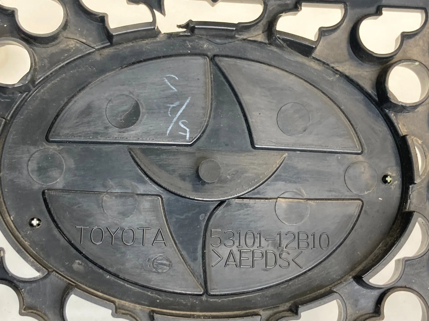 2008-2011 SCION XB FRONT BUMPER CENTER GRILL GRILLE ASSY W/ EMBLEM 53101-12B10