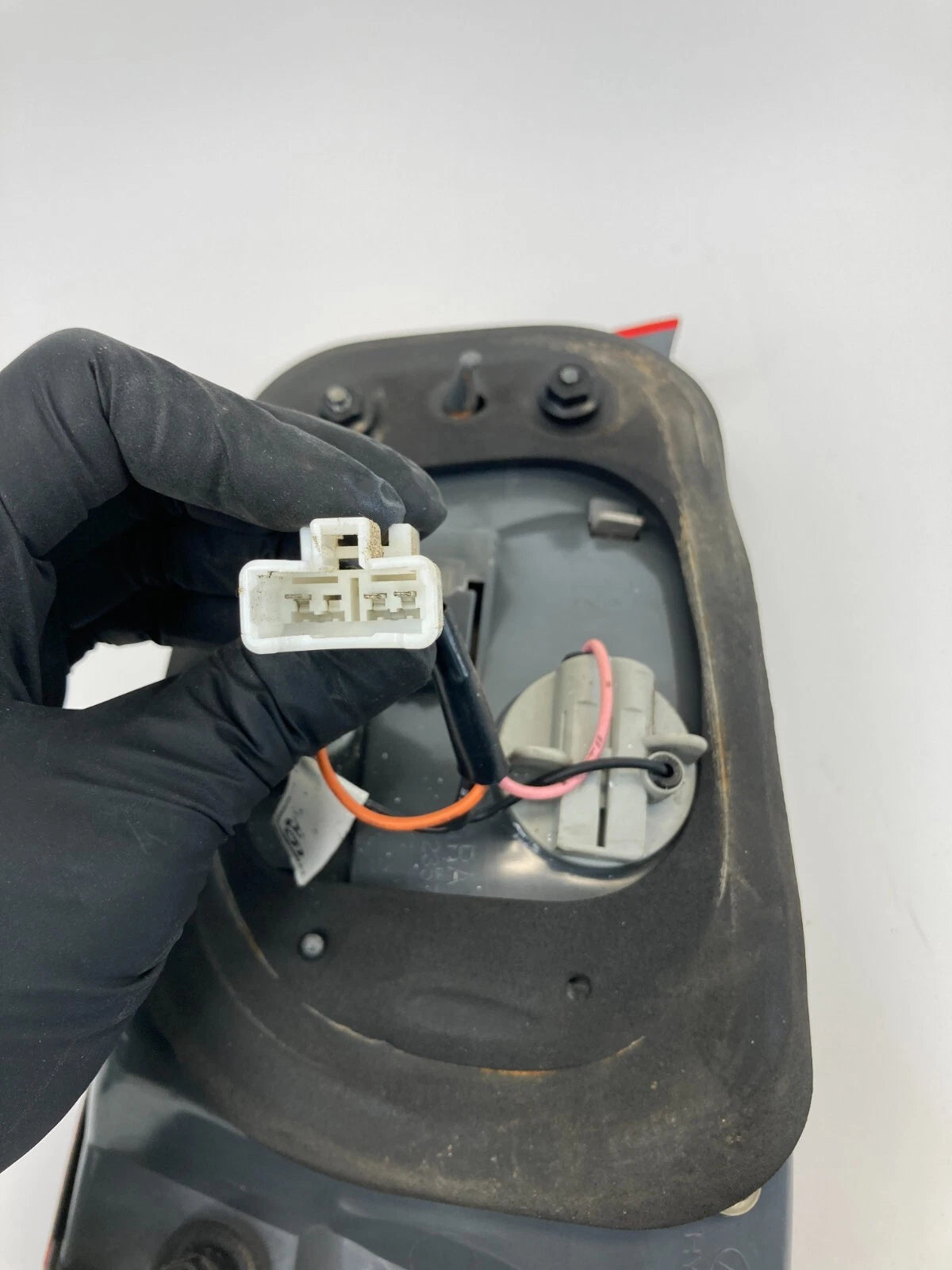 2006-2008 HYUNDAI SONATA REAR LEFT INNER TAIL LIGHT TAILLIGHT LAMP 92403-0A0 OEM