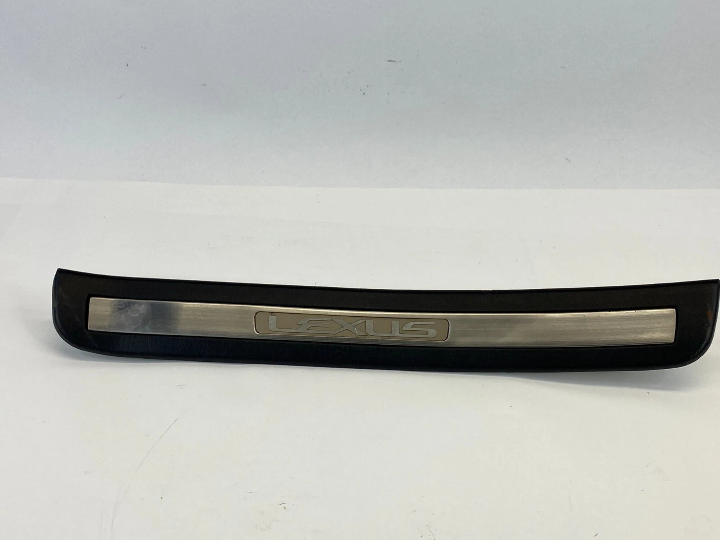 1998-2005 LEXUS GS300 REAR LEFT SIDE DOOR SILL SCUFF STRIP PLATE 67916-30090 OEM