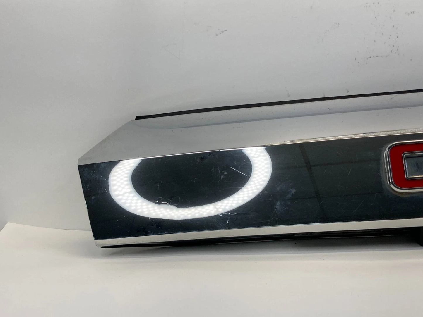 2010-2015 GMC TERRAIN TRUNK LID GARNISH LICENSE PLATE BEZEL MOLDING W/ CAMERA