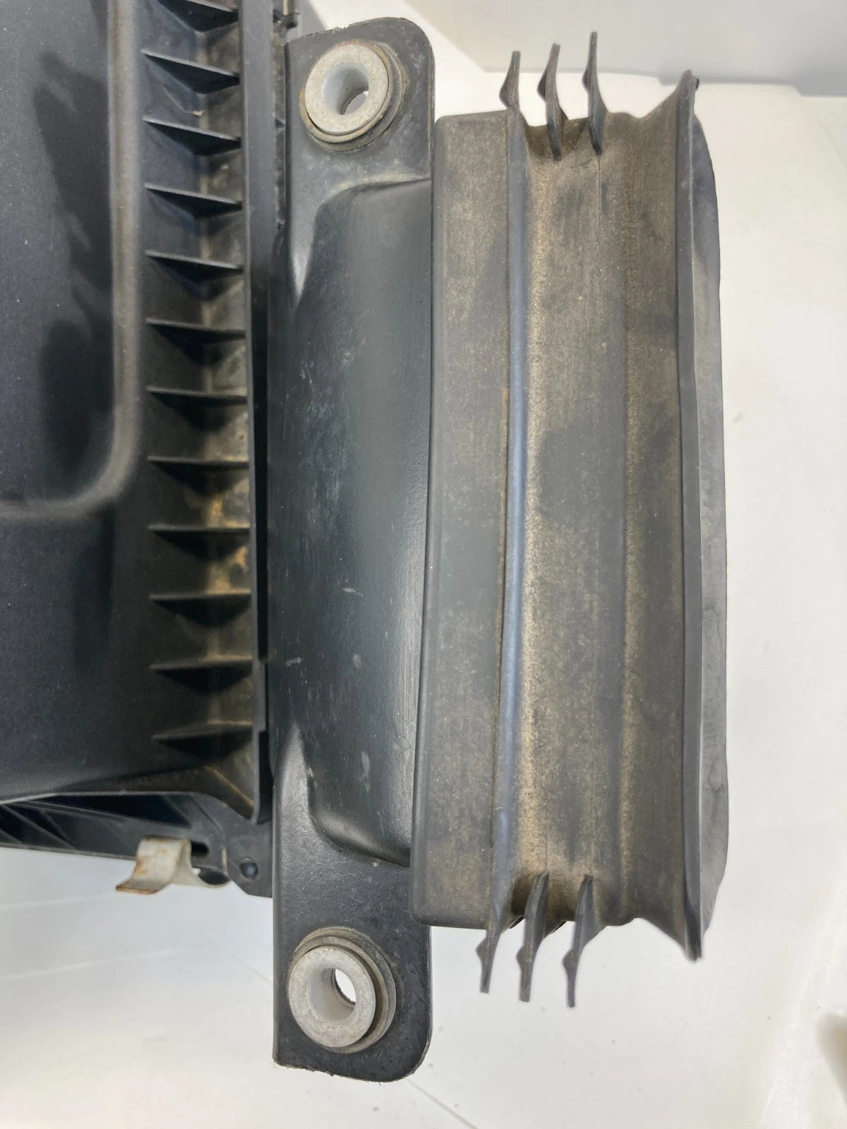 2013-2015 FORD INTERCEPTOR UTILITY 3.5L AIR INTAKE CLEANER BOX OEM AA539A600AD