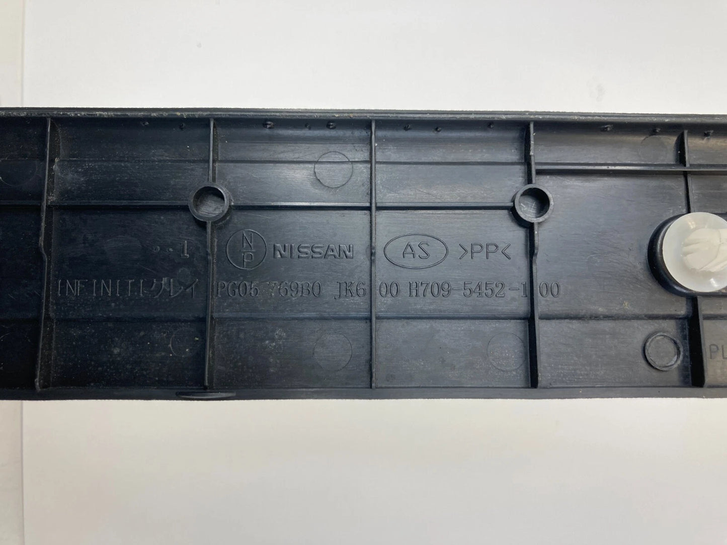 07 08 INFINITI G35 SEDAN FRONT RIGHT SIDE DOOR SILL SCUFF PLATE 769B0-JK600 OEM