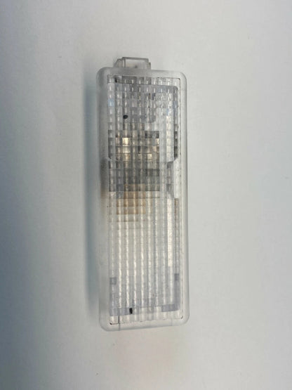 04 05 BMW 545I 04-07 525I FRONT RIGHT INTERIOR DOOR LIGHT COURTESY LAMP 6961999