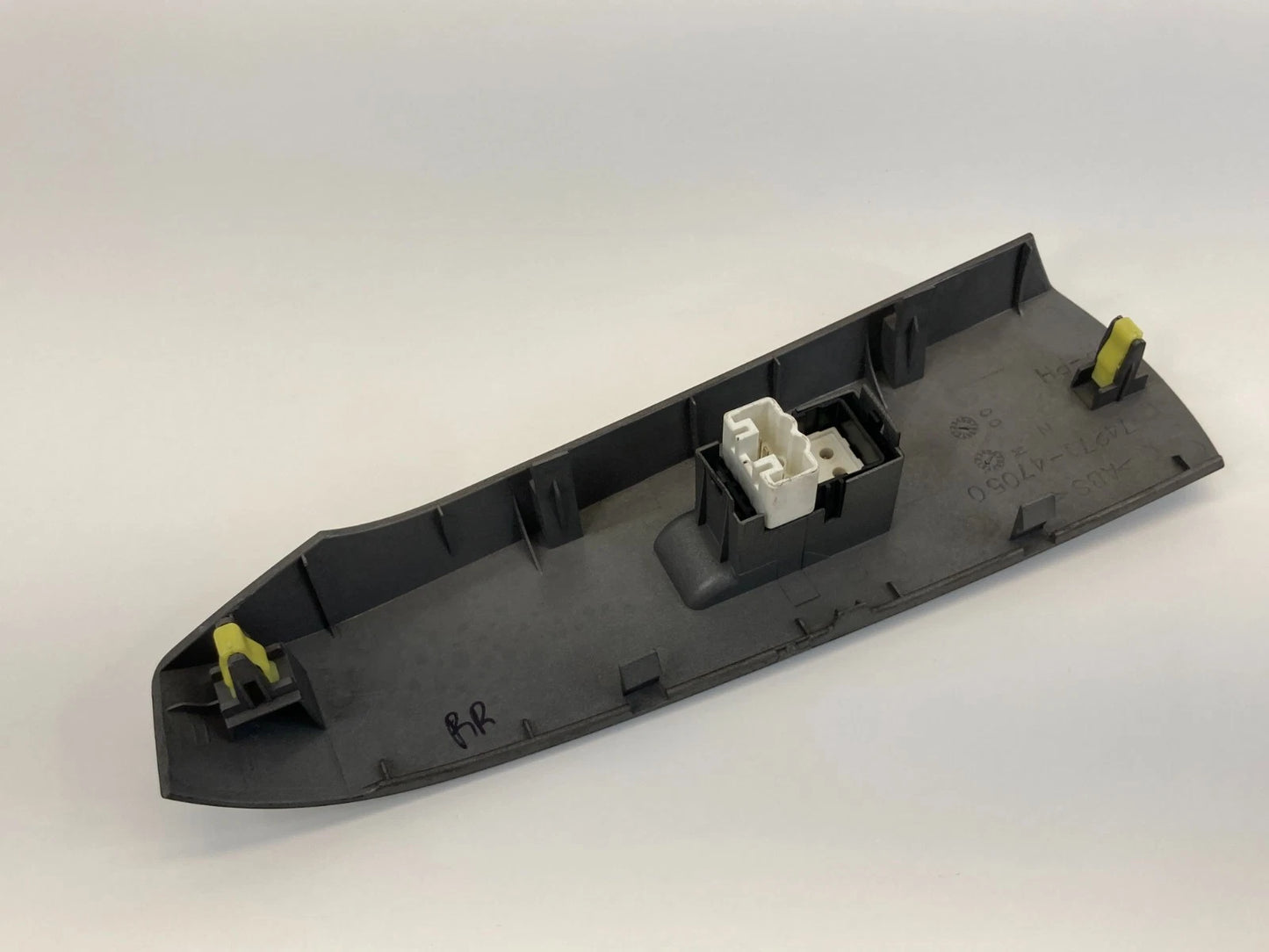 04-09 TOYOTA PRIUS REAR RIGHT DOOR WINDOW CONTROL SWITCH WITH BEZEL 74271-47050