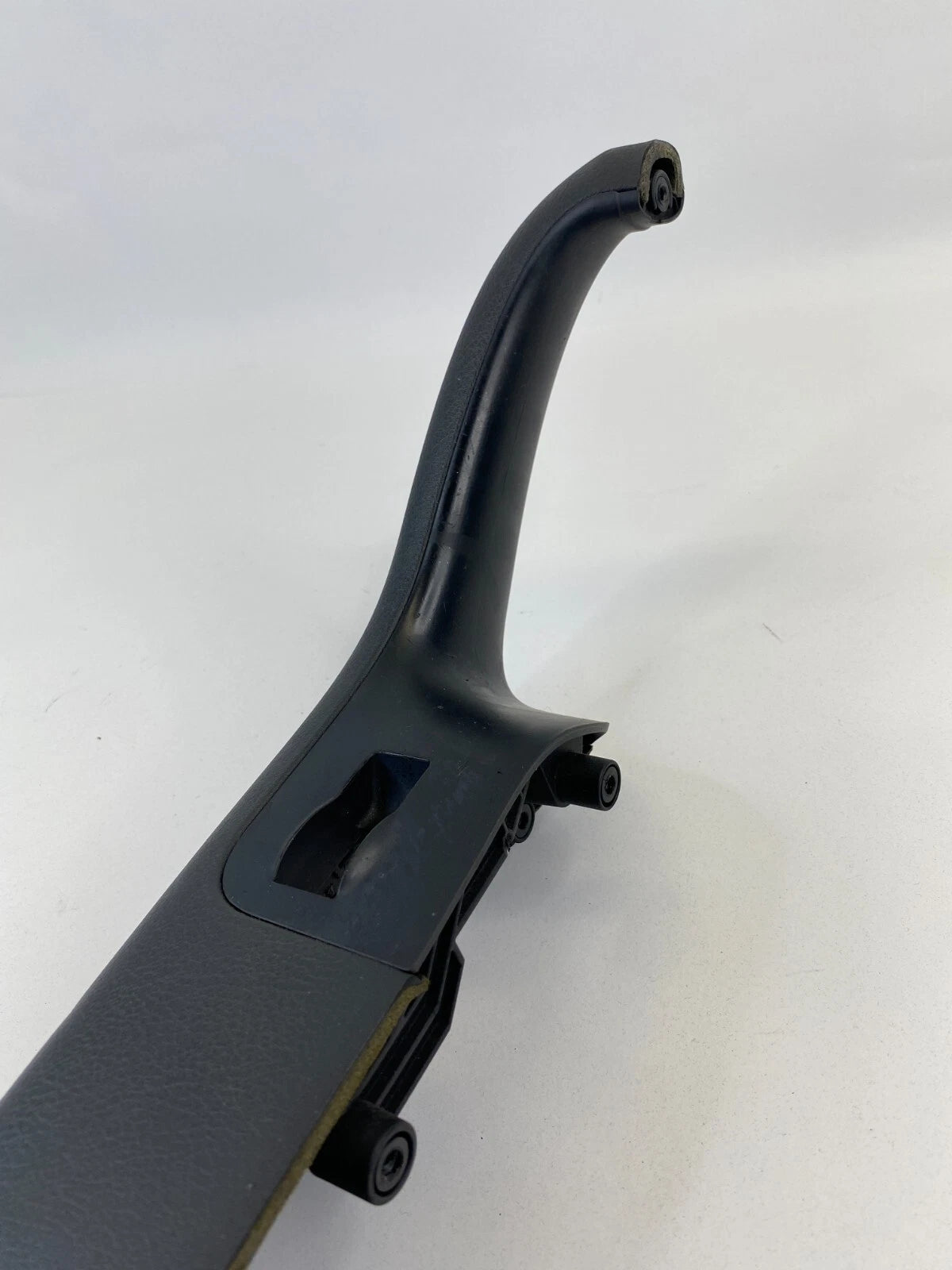 2002-2008 AUDI A4 FRONT RIGHT SIDE INTERIOR DOOR PULL HANDLE ARMREST 8E1867162B
