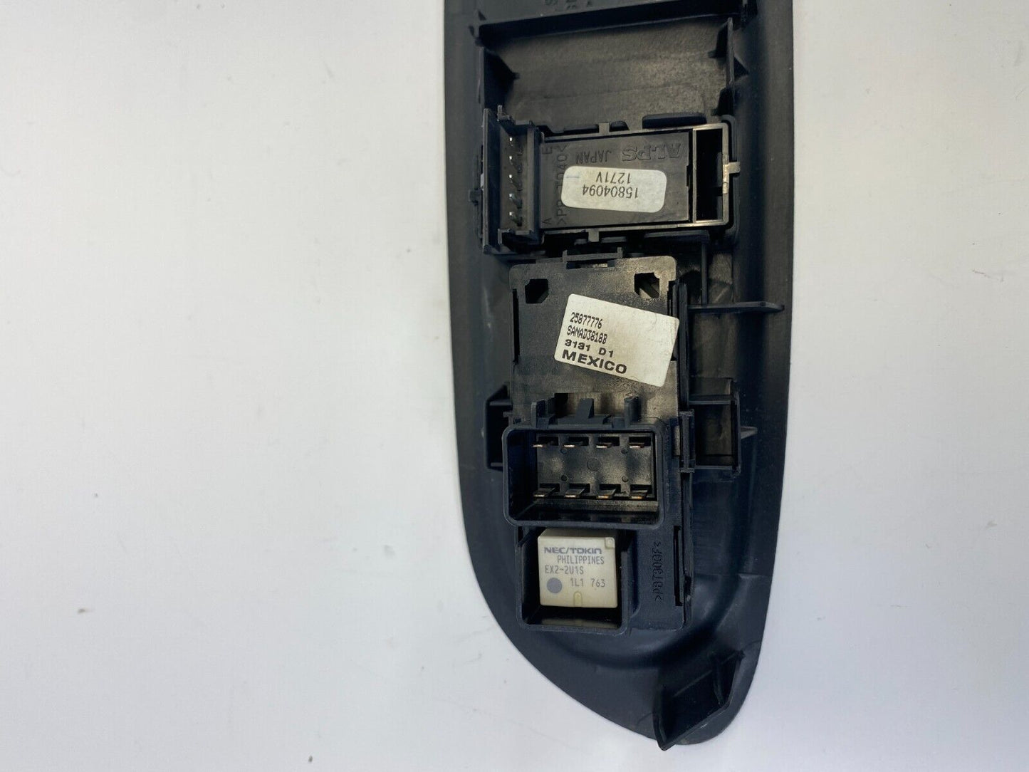 2009-2012 Chevrolet Traverse Front Right Side Door Power Window Switch w/ Bezel