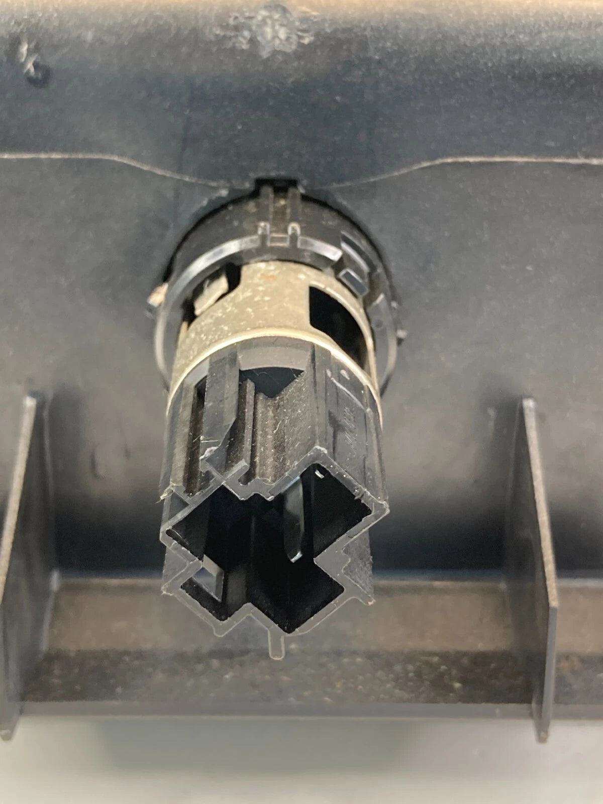 2010-2017 GMC TERRAIN FRONT CENTER CONSOLE STORAGE COMPARTMENT BIN 20922732 OEM