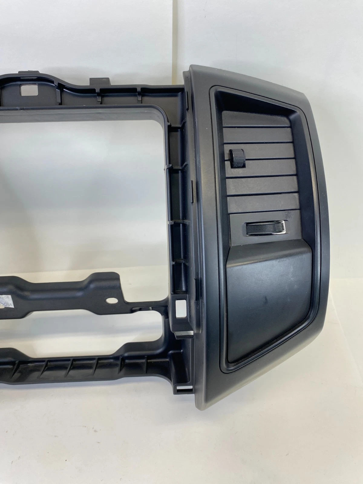 05-11 TOYOTA TACOMA CENTER DASH BEZEL RADIO TRIM W/ AIR VENT 55680-040200 OEM