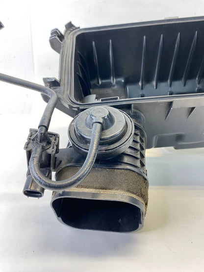 05 06 TOYOTA SIENNA 3.3L AIR CLEANER BOX LOWER HOUSING COVER 17701-0A100 OEM