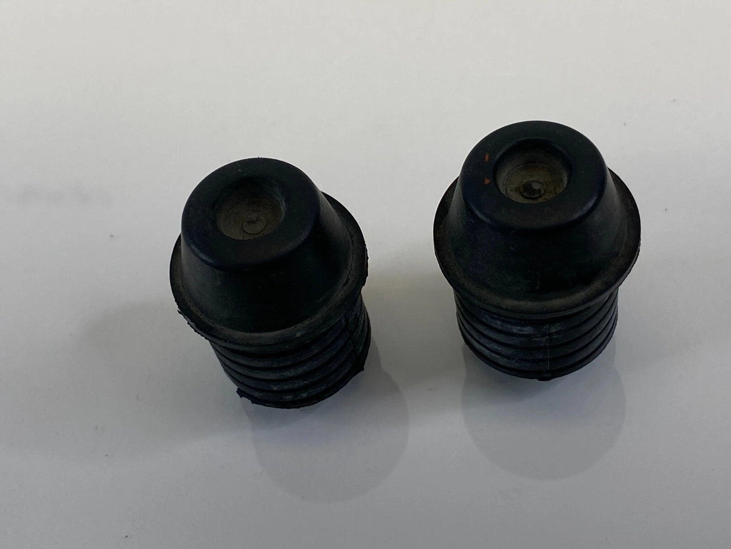 2008-2010 SATURN VUE FRONT HOOD RUBBER STOPPER ADJUSTER CUSHION PAIR SET OEM