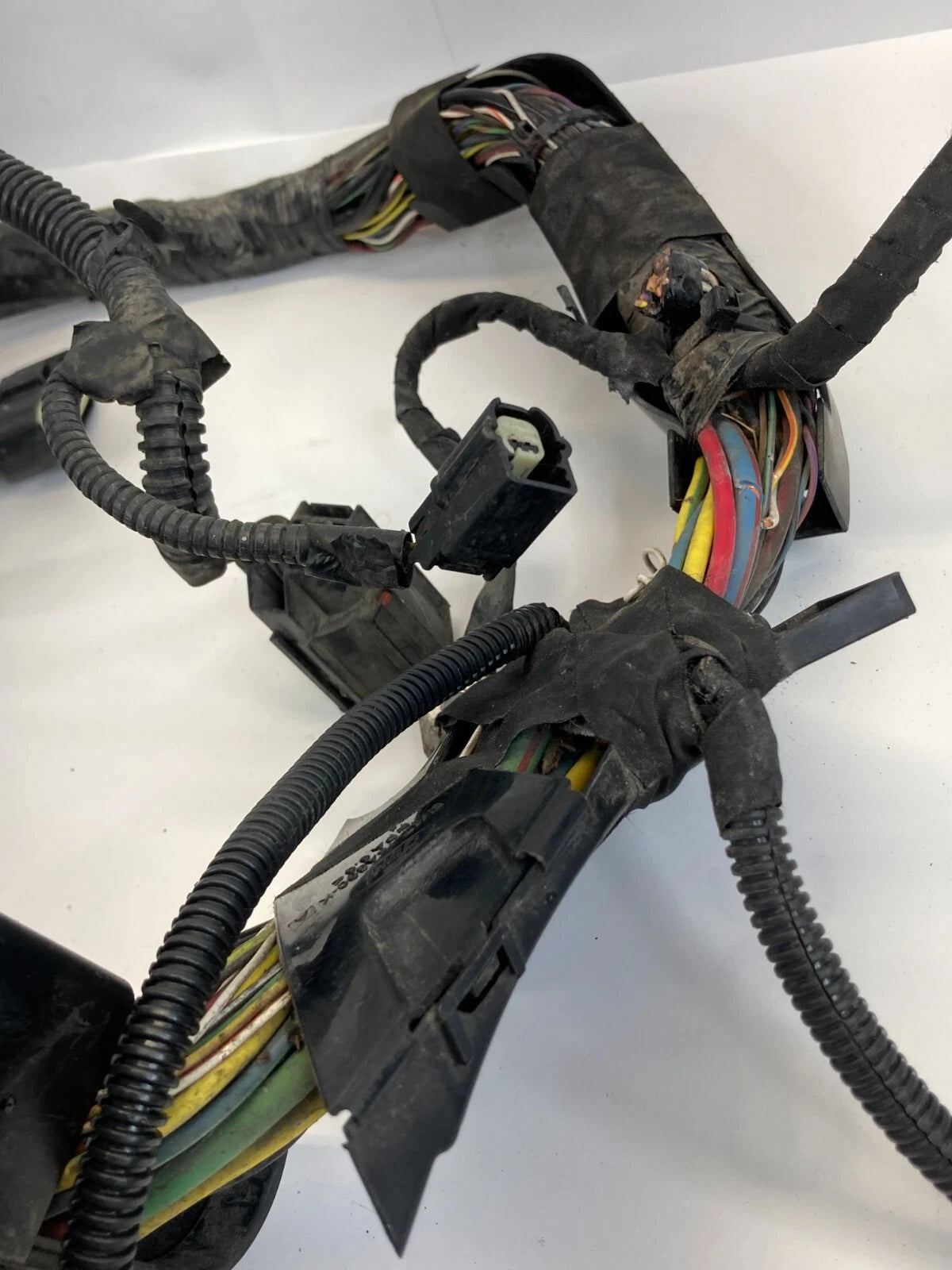 2013-2016 FORD ESCAPE 1.6L L4 AT FUSE BOX RELAY MODULE JUNCTION BLOCK CV6T14K733