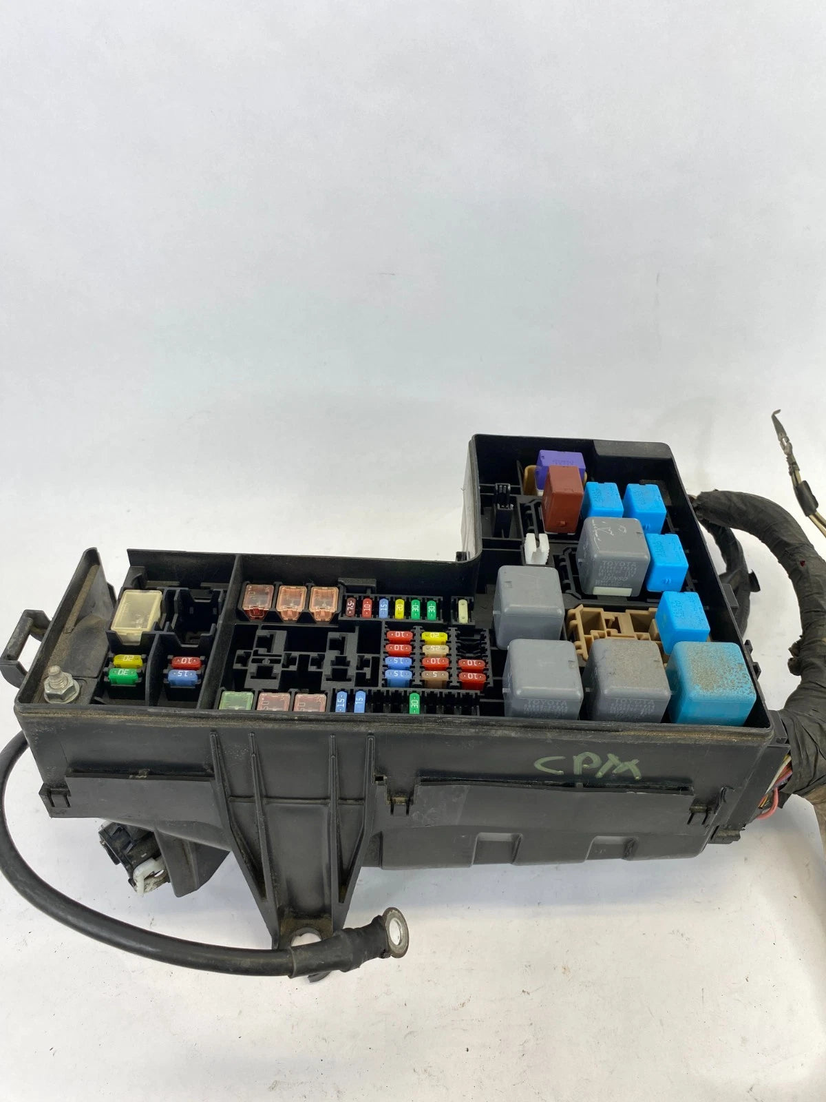 2003-2006 TOYOTA TUNDRA 4.0L V6 A/T ENGINE COMPARTMENT FUSE RELAY JUNCTION BOX