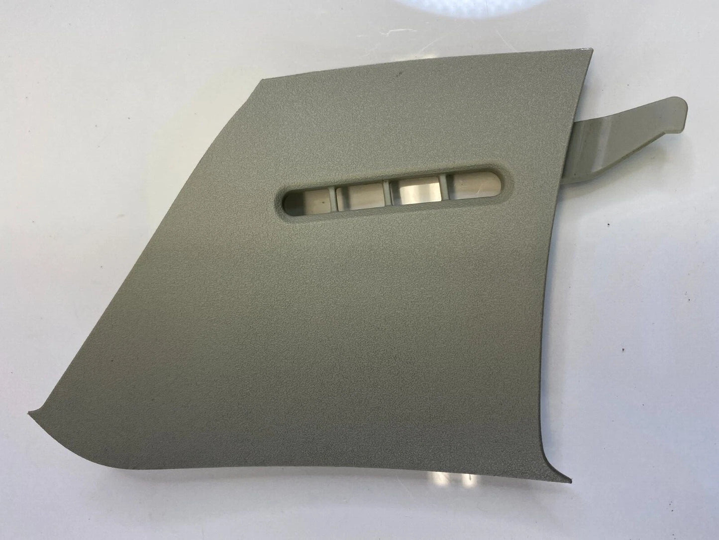 04-09 Toyota Prius LH Side Corner Pillar Trim Panel End Cover Garnish 6221947020