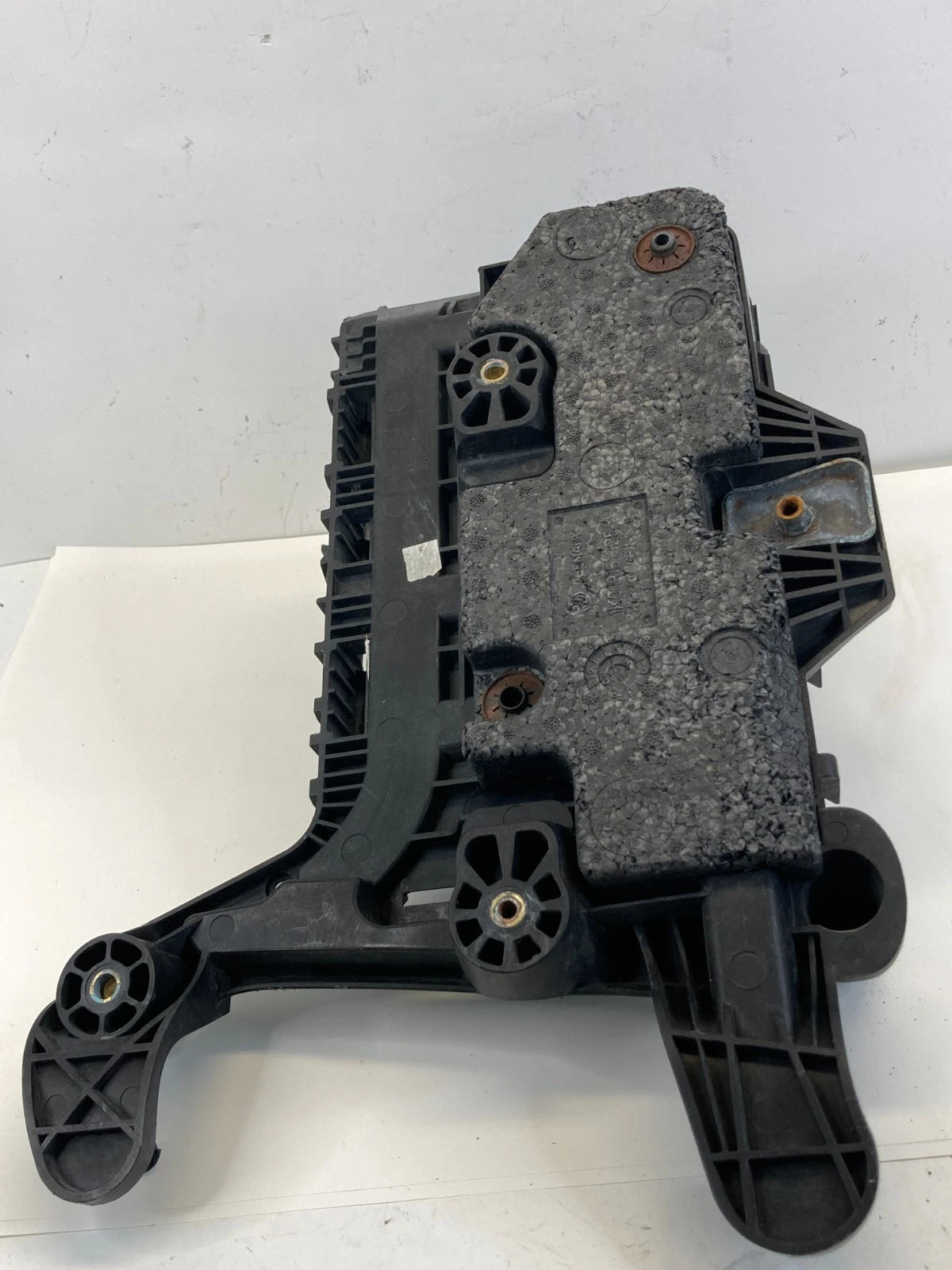 09-17 VOLKSWAGEN CC 05-18 JETTA BATTERY TRAY HOLDER SUPPORT BRACKET 3C0915336