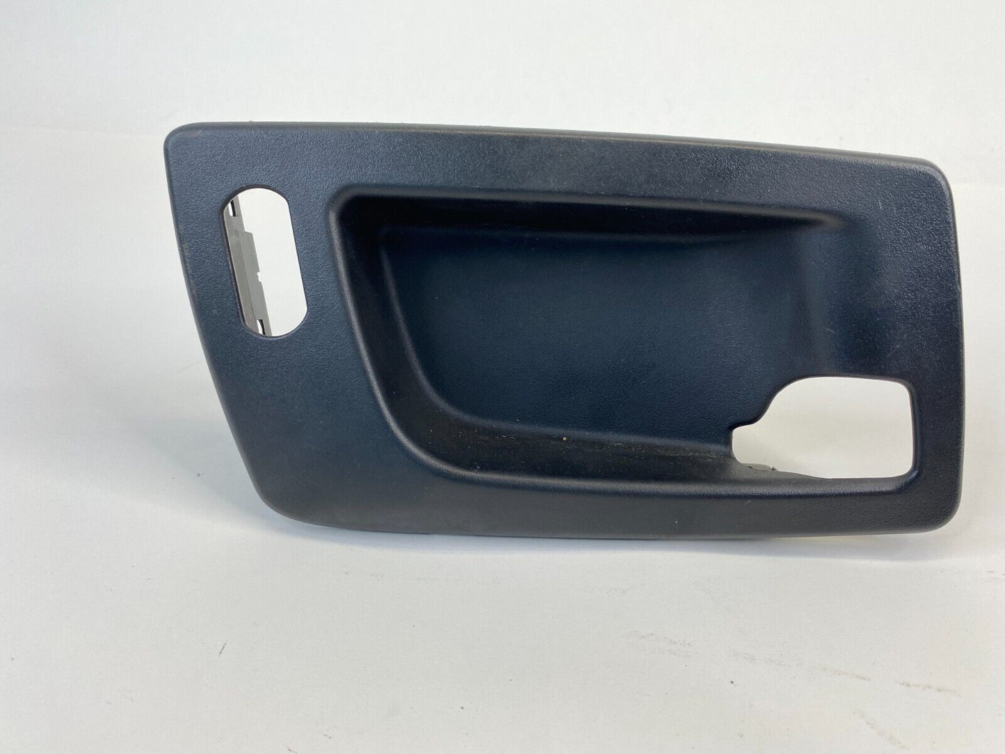 04-06 Cadillac SRX 03-07 CTS Front Right Door Inner Handle Bezel 25752962 OEM