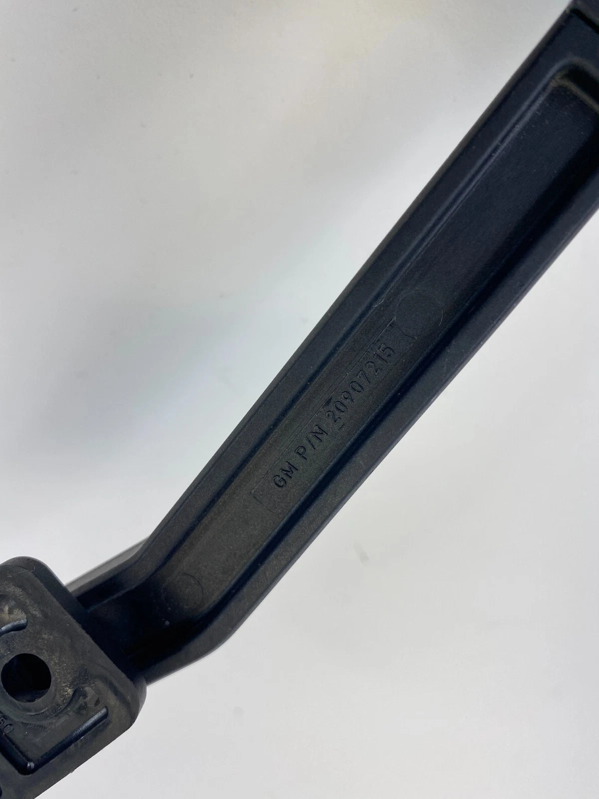 10-16 CADILLAC SRX REAR TRUNK LOAD FLOOR COVER SUPPORT HINGE ARM 20907215 OEM