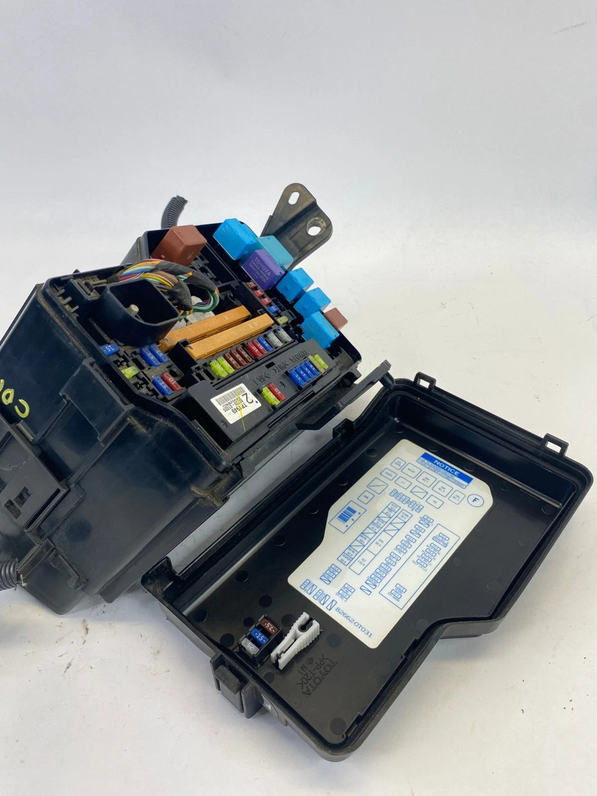 2009-2015 TOYOTA VENZA FRONT ENGINE COMPARTMENT FUSE BOX OEM FACTORY 82720-0T020