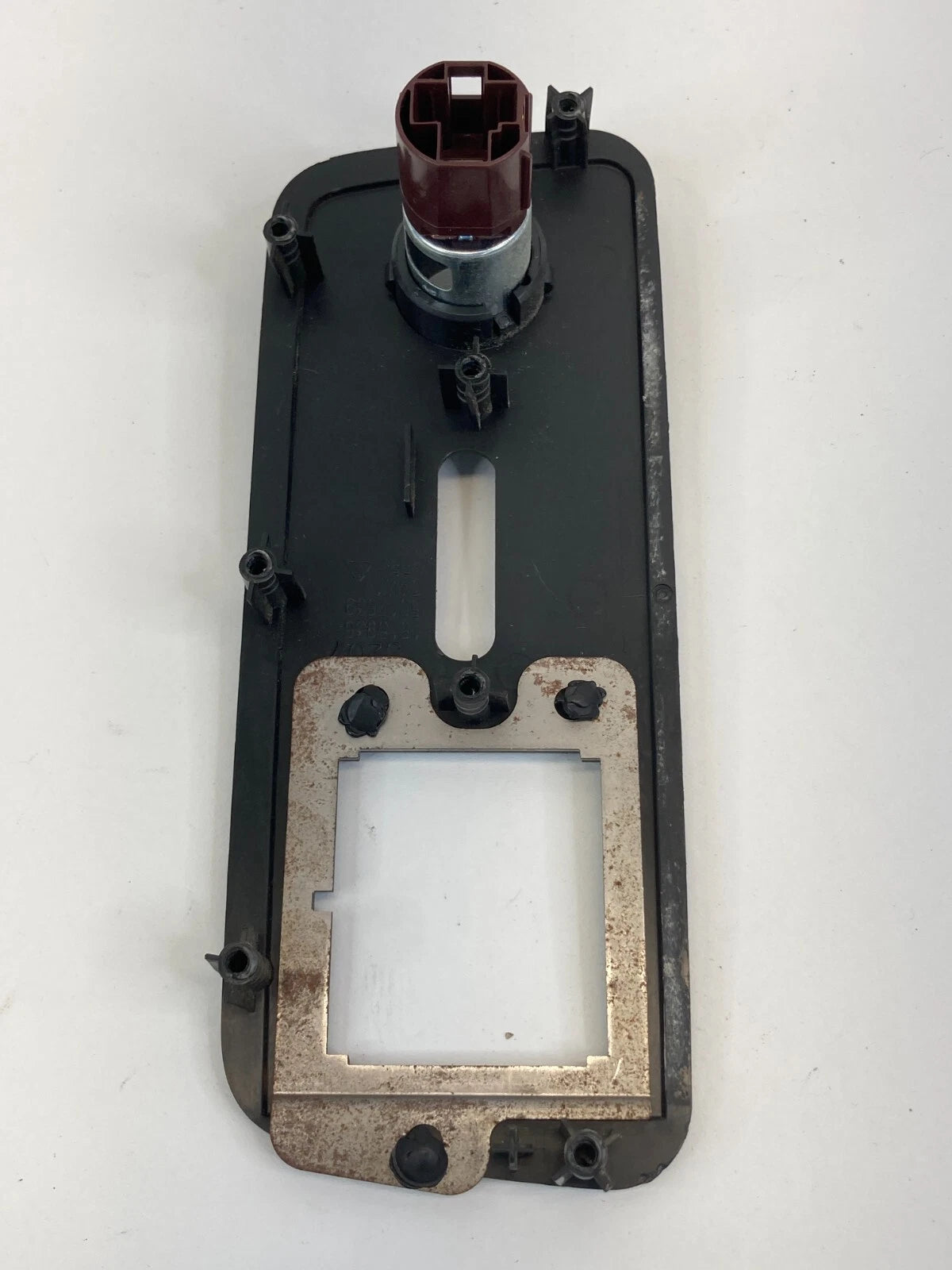 2009-2010 CHEVROLET TRAVERSE CENTER CONSOLE FRONT POWER OUTLET BEZEL OEM 1615936
