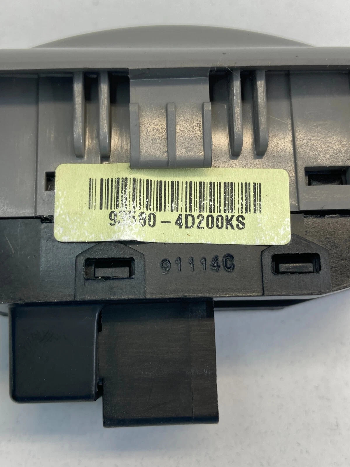 2006-2012 KIA SEDONA REAR LEFT SIDE DOOR POWER WINDOW SWITCH ASSEMBLY OEM