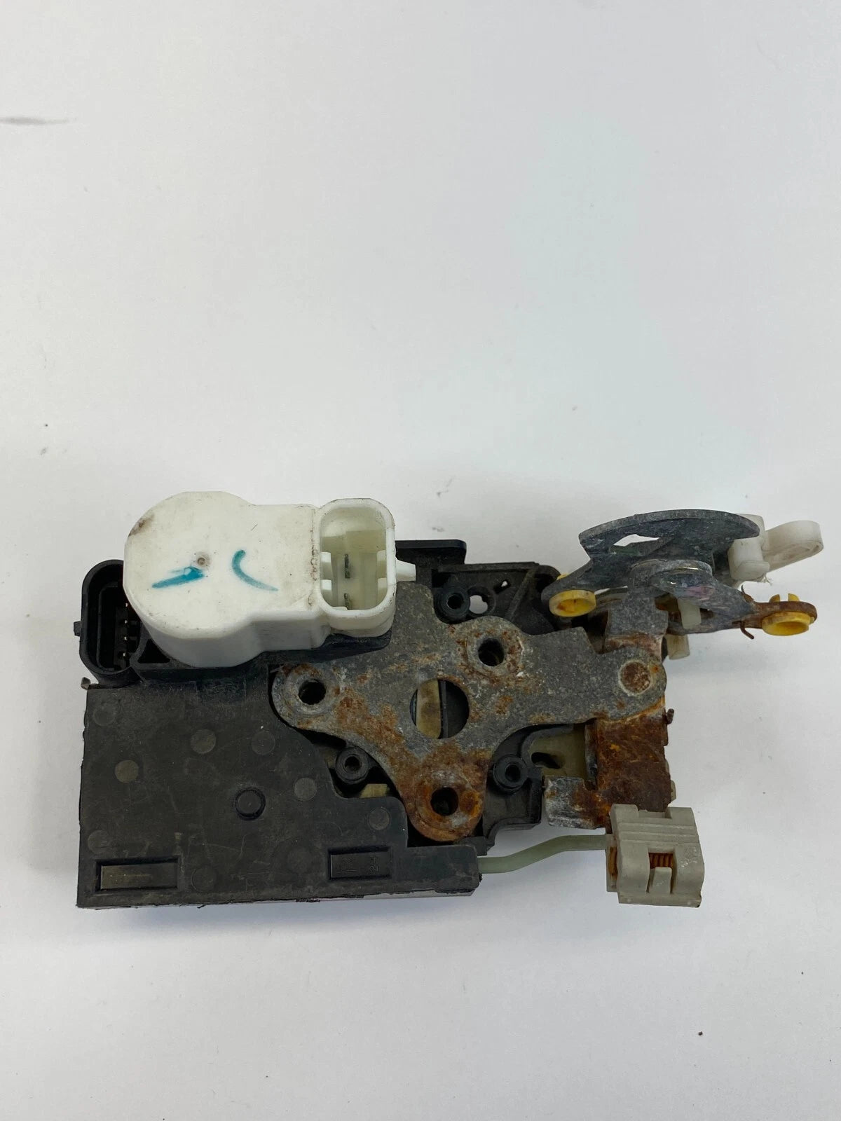 2000-2005 CADILLAC DEVILLE SEDAN REAR RIGHT SIDE DOOR LOCK LATCH ASSEMBLY