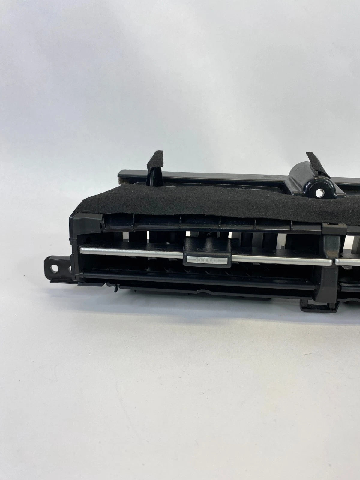 2010-2012 TOYOTA PRIUS FRONT VENTS CENTER DASH AIR VENT OUTLET 55670-47070 OEM