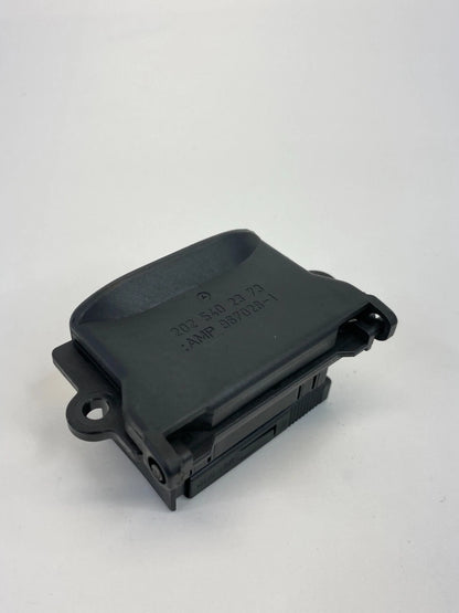 2003-2006 MERCEDES-BENZ E500 DIAGNOSTIC PLUG PORT UNDER COVER 202-540-23-73