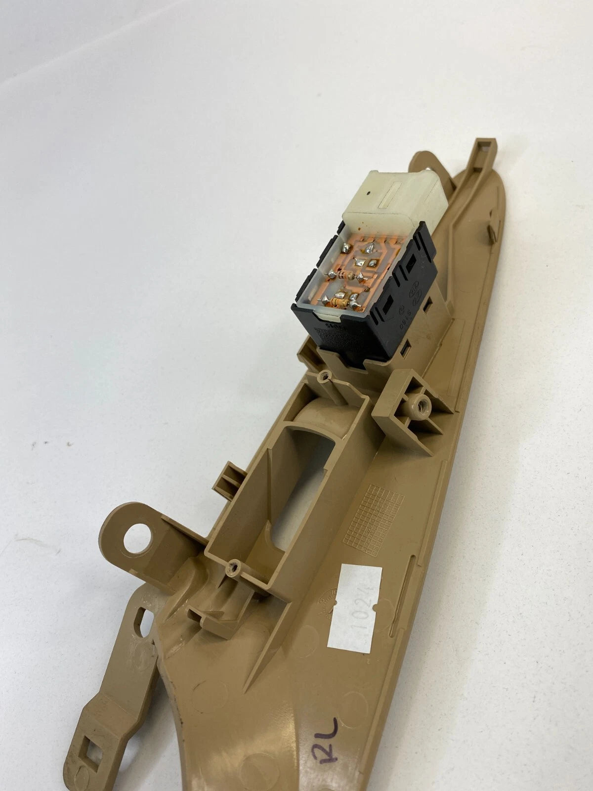 2011-2014 HYUNDAI SONATA REAR LEFT HEATED SEAT BUTTON SWITCH W/ BEZEL DOOR TRIM