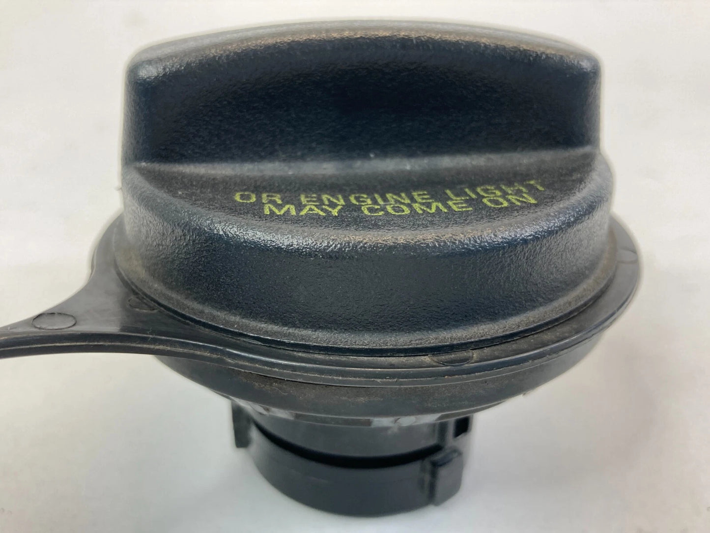 98-04 LINCOLN NAVIGATOR 97-04 FORD EXPEDITION FUEL FILLER TANK GAS LID COVER CAP