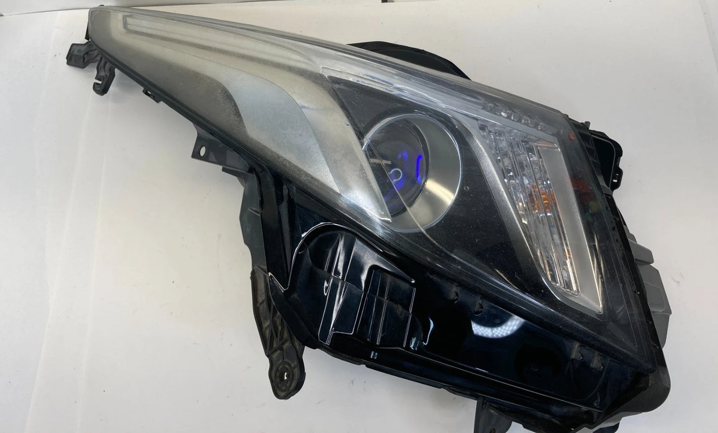 2013-2019 CADILLAC ATS FRONT LEFT DRIVER HEADLIGHT HEADLAMP HALOGEN 23180169