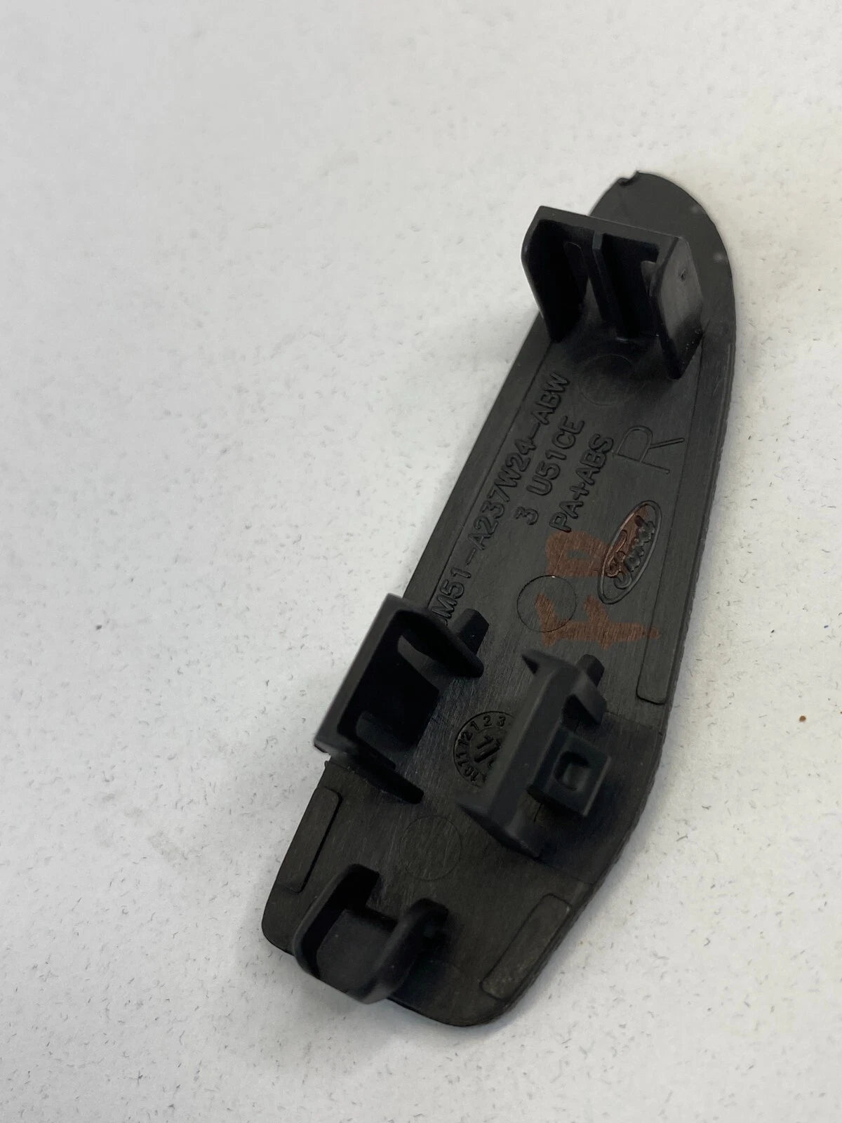 2012-2018 FORD FOCUS SE 4-DR 2.0L FRONT RIGHT DOOR TRIM PANEL CAP BM51A237W24ABW