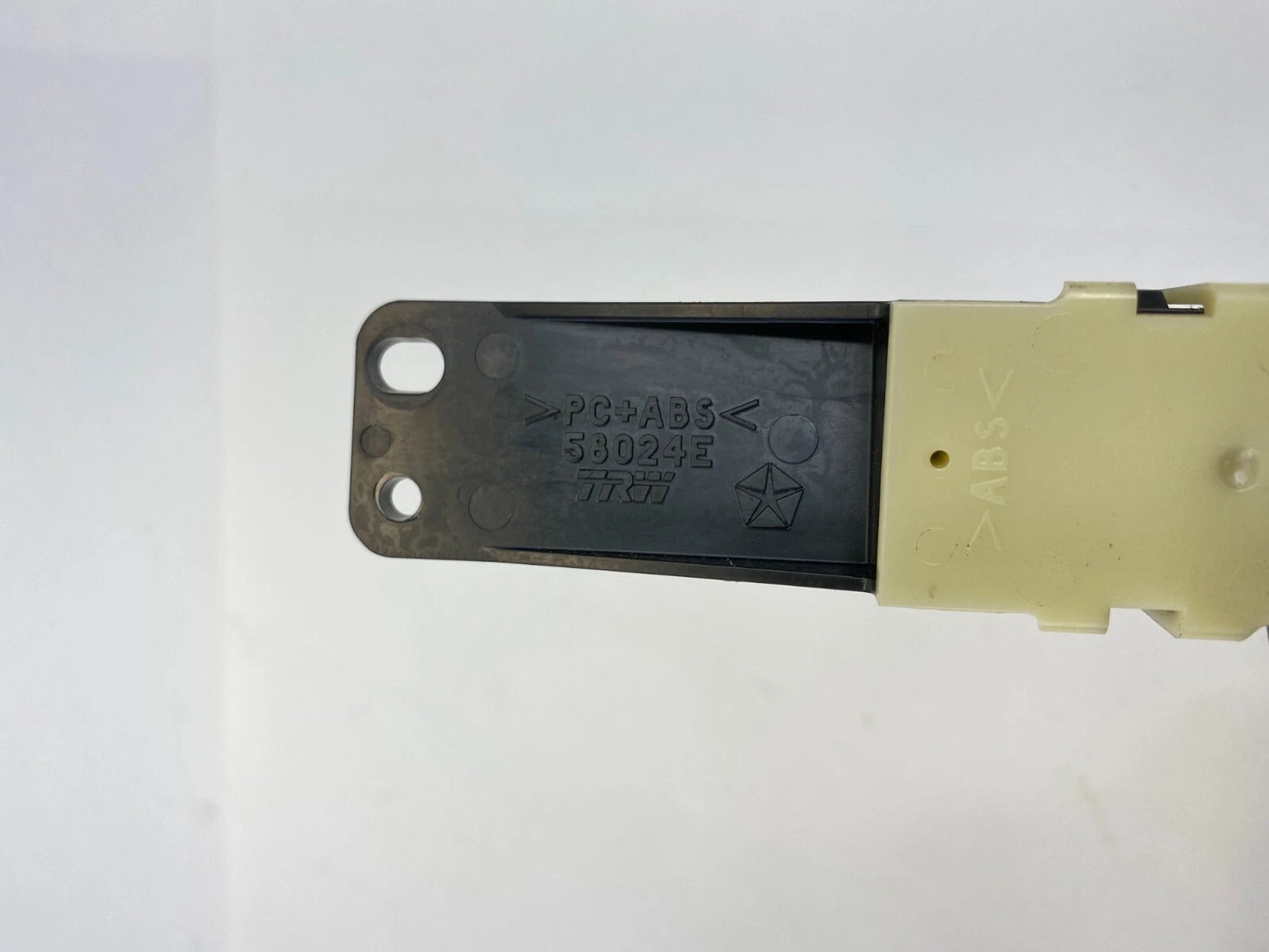 01-07 DODGE CARAVAN DASH EMERGENCY HAZARD LIGHT CONTROL SWITCH 05134629AA OEM