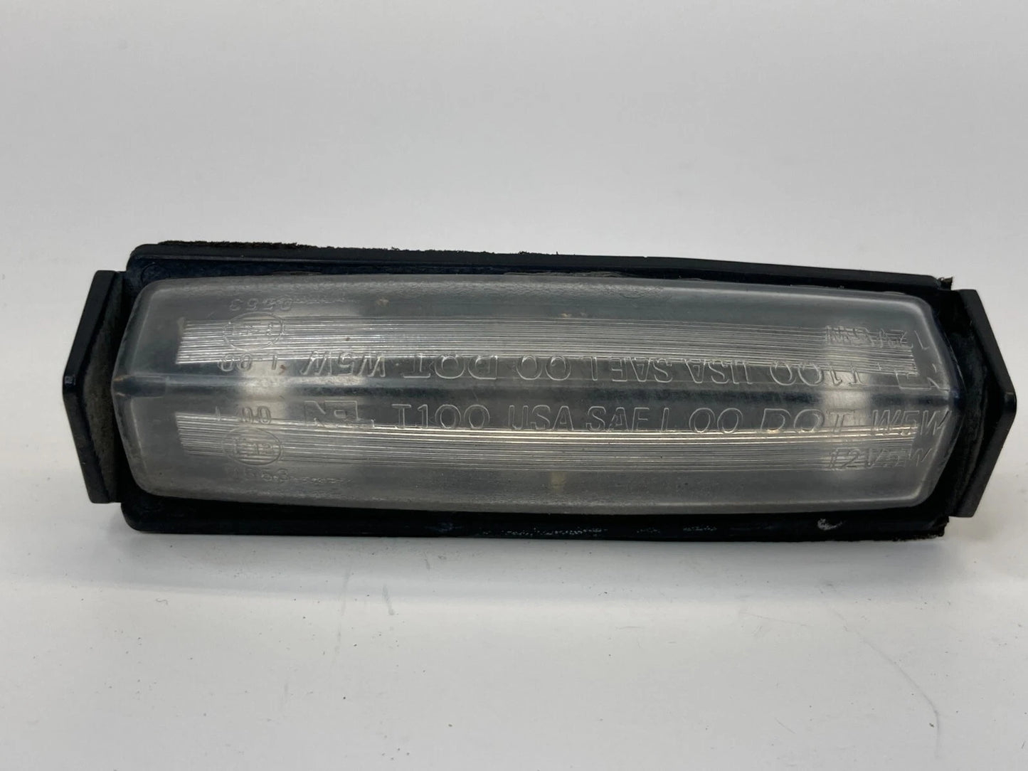 04 05 06 LEXUS RX330 98-05 GS300 REAR TRUNK LICENSE PLATE LIGHT LAMP TRIM PANEL
