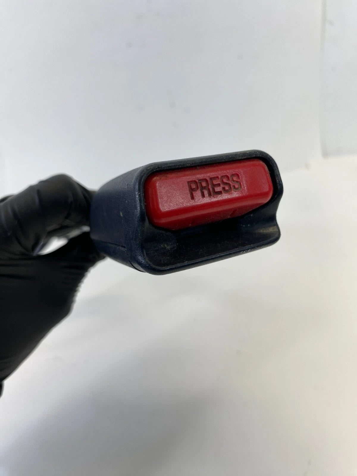 2013-2018 NISSAN ALTIMA FRONT LEFT & RIGHT SEAT BELT BUCKLE PAIR SET OEM