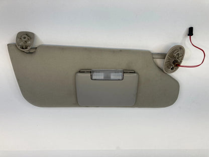 05-10 JEEP GRAND CHEROKEE RIGHT PASSENGER SIDE SUNVISOR SUN VISOR SHADE W LIGHT