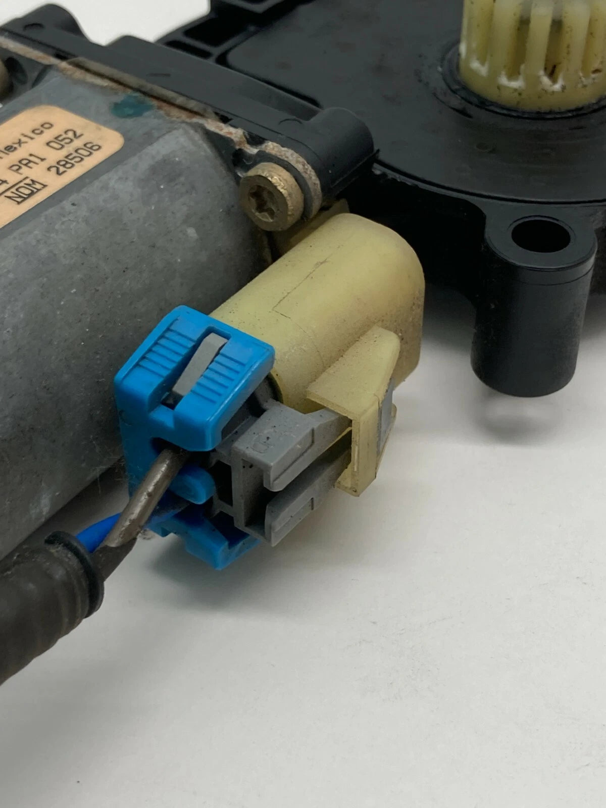 02 03 04 05 06 07 SATURN VUE FRONT RIGHT SIDE POWER WINDOW MOTOR CM091410A OEM