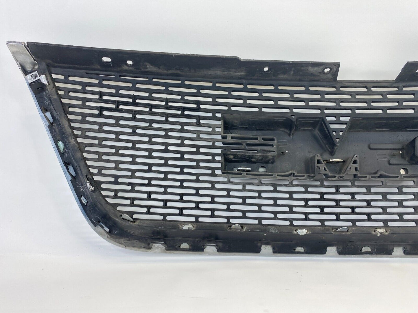 07 08 09 10 11 12 GMC Acadia Front Upper Grill Grille w/ Emblem 15209577 OEM