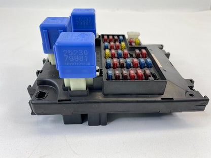 02-04 Nissan Pathfinder 02 03 Infiniti QX4 Dash Interior Fuse Box 24350-5W900