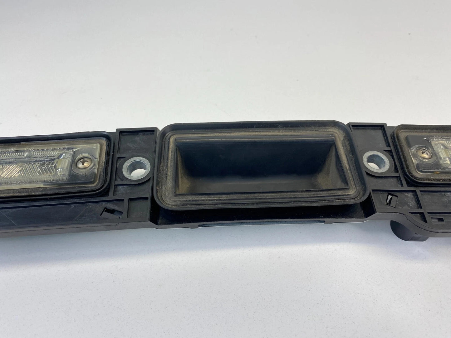 2007-2010 VOLKSWAGEN PASSAT SEDAN REAR TAILGATE LICENSE PLATE LIGHT LAMP OEM