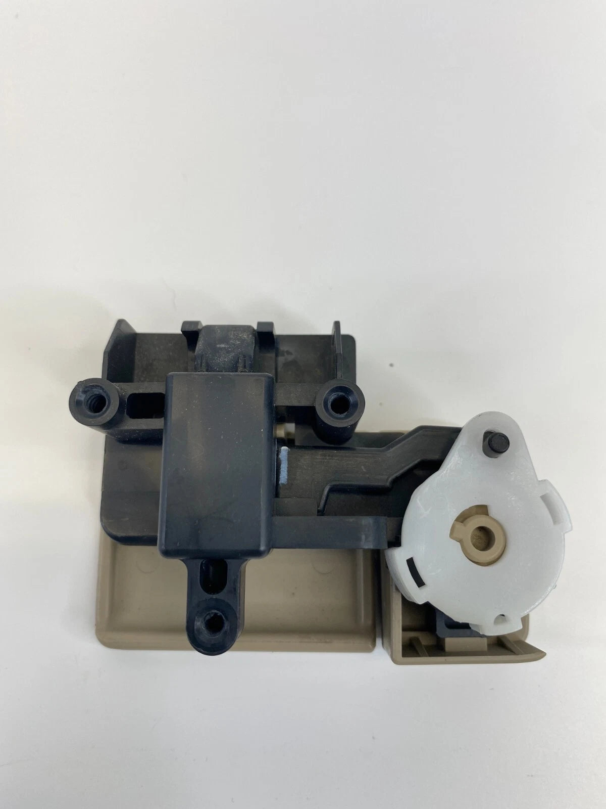 2000-2006 MAZDA MPV GLOVE BOX COMPARTMENT LOCK LATCH RELEASE HANDLE OEM