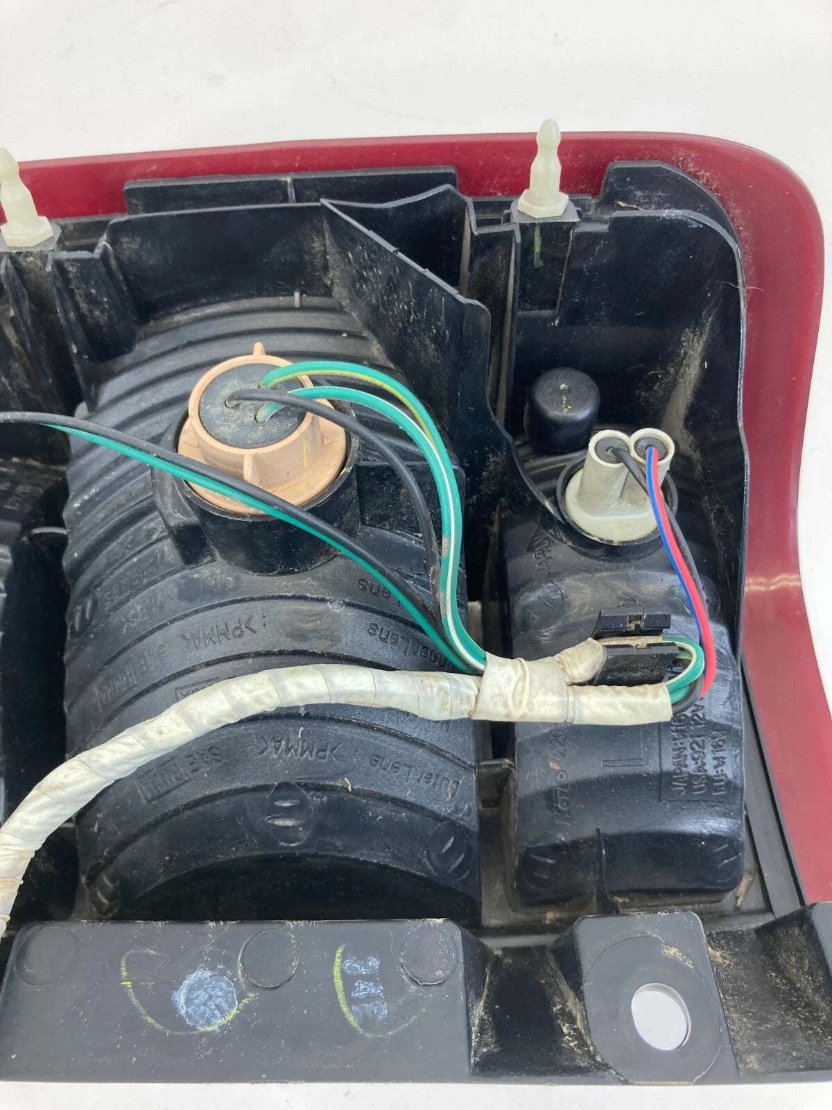 1999-2004 NISSAN PATHFINDER REAR LEFT DRIVER SIDE TAIL LIGHT TAILLIGHT LAMP OEM