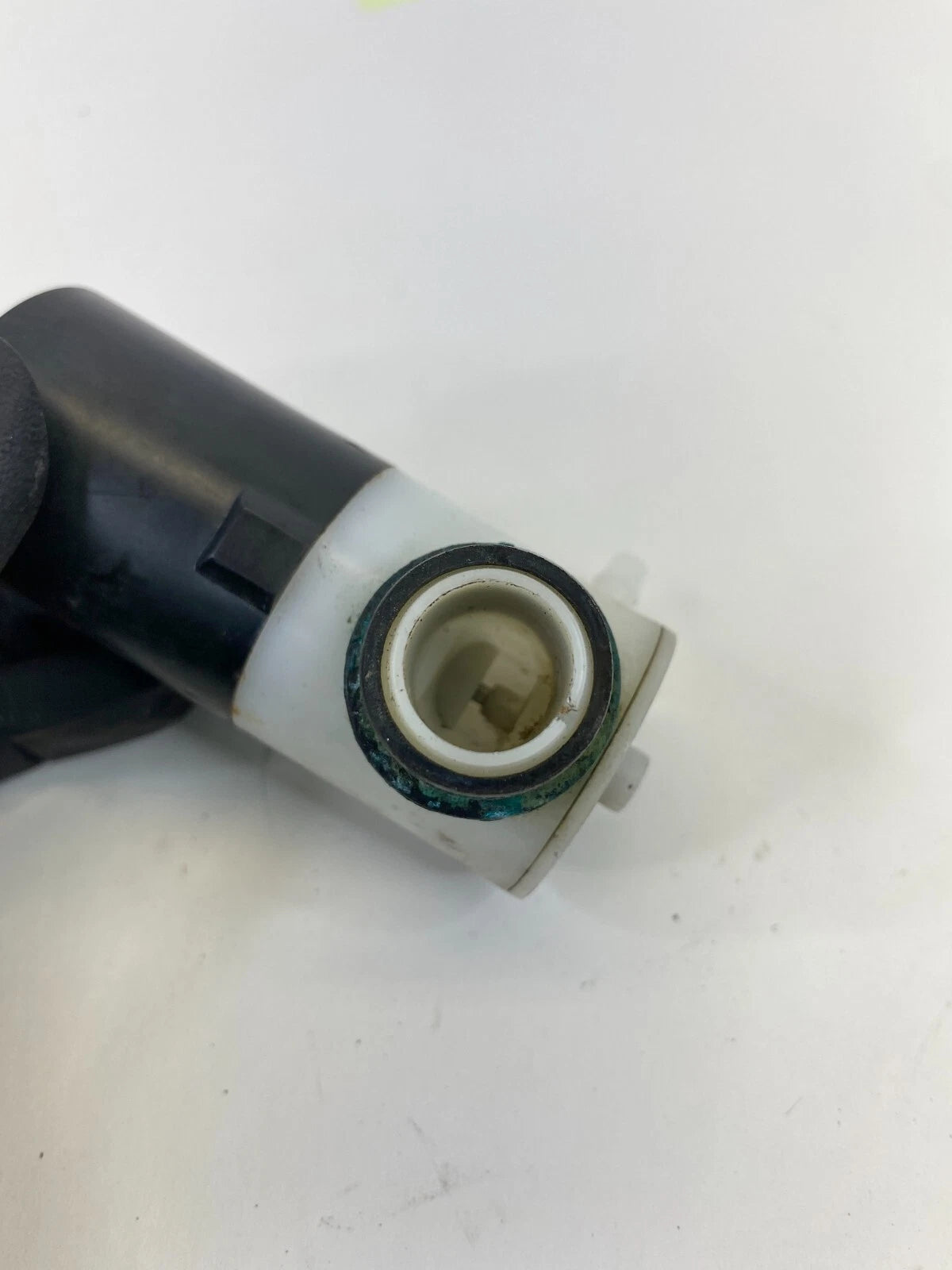 2013-2020 FORD FUSION SEDAN FRONT WINDSHIELD WIPER WASHER PUMP ASSY