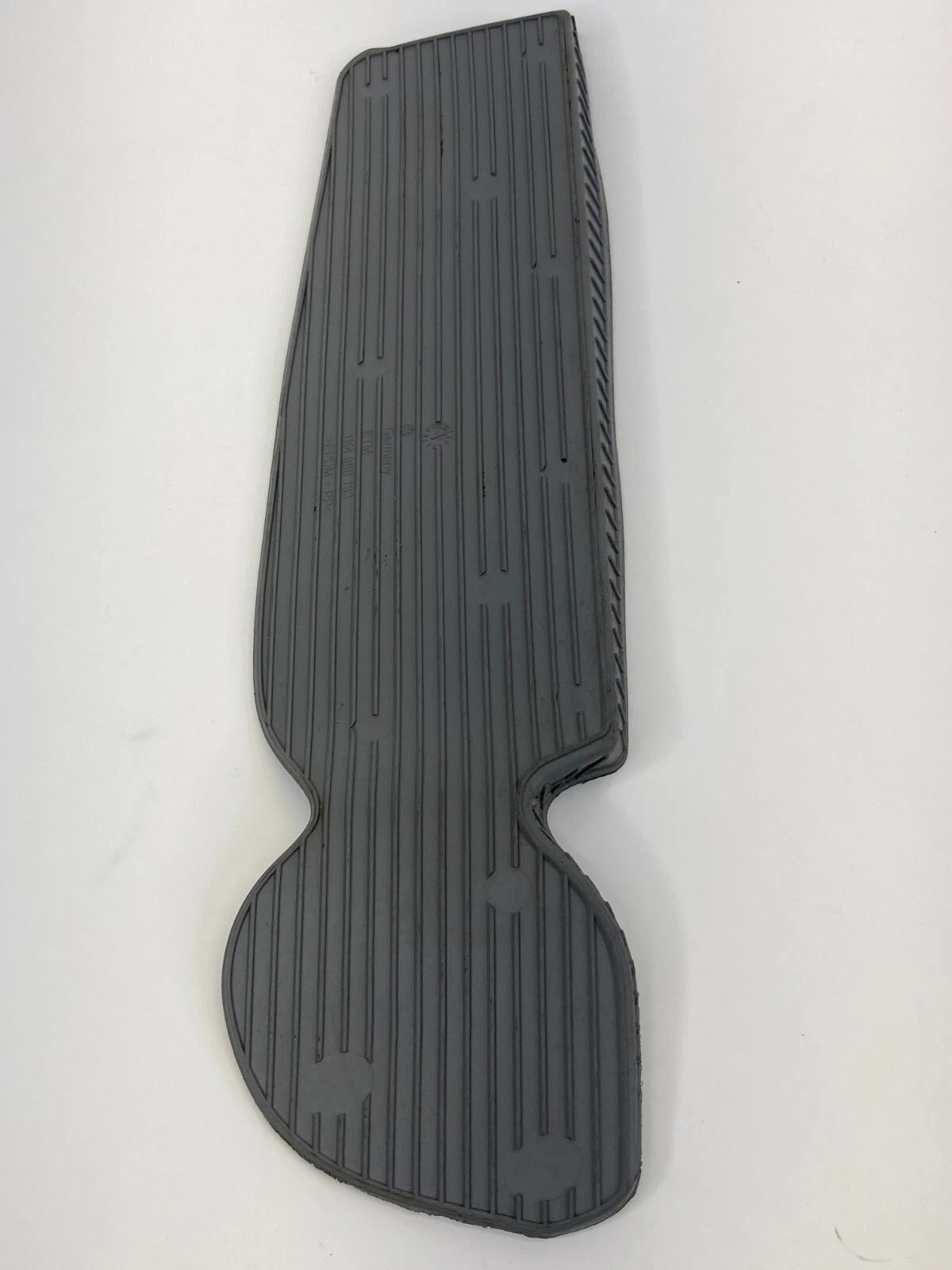 05-07 VOLKSWAGEN JETTA FRONT LEFT DOOR PANEL INSERT MAT RUBBER 1K4-868-133 OEM