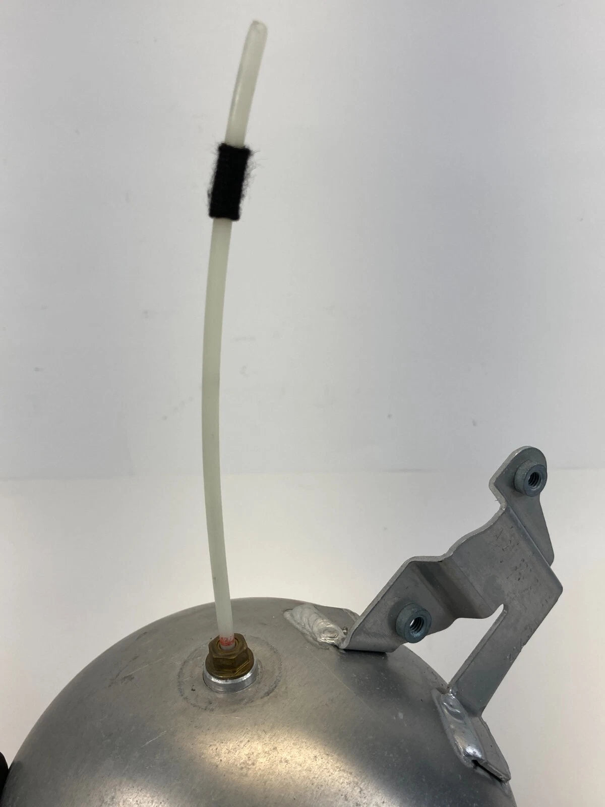 03-09 MERCEDES E500 AIR SUSPENSION RESERVOIR ACCUMULATOR TANK A2113200115 OEM