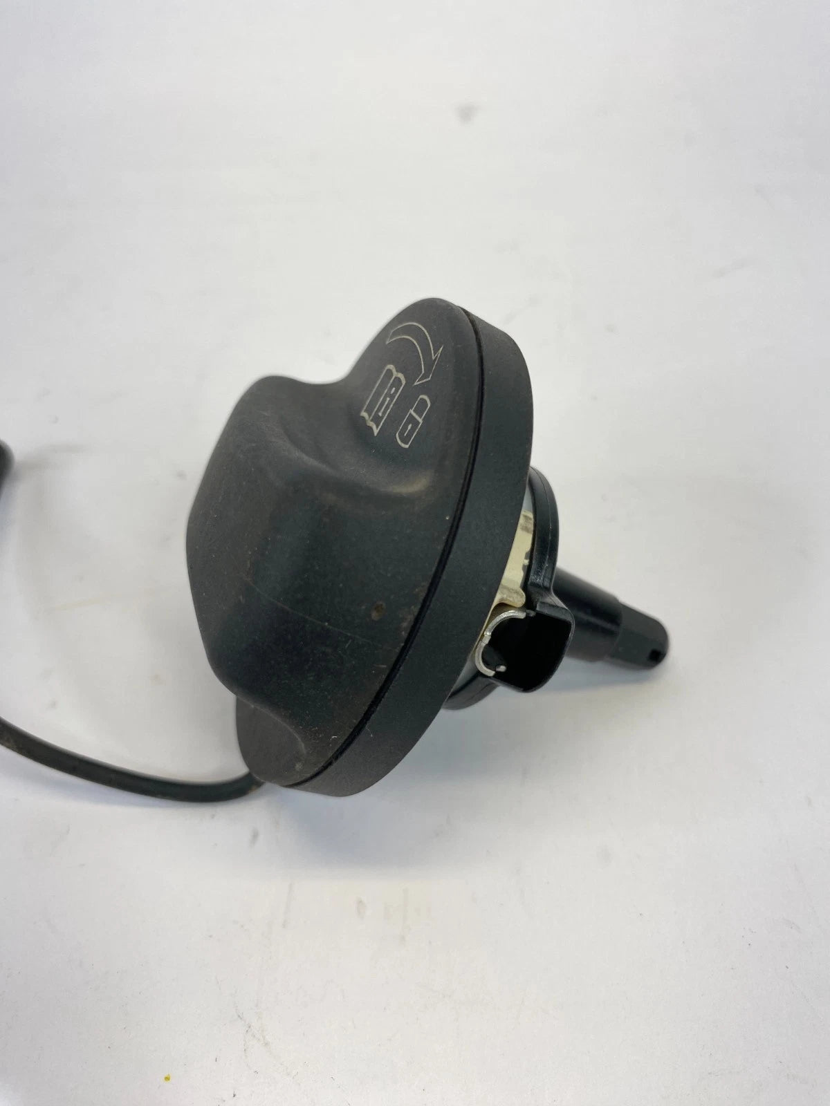 2009-2011 BMW 328I XDRIVE 07-11 BMW 328I SEDAN FUEL FILLER GAS CAP COVER LID