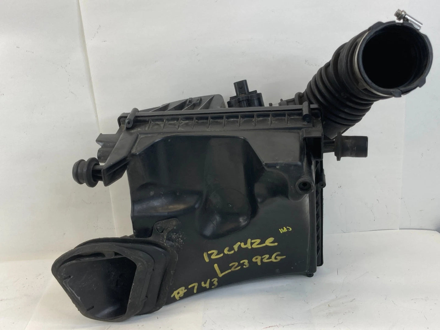 2011 2012 CHEVROLET CRUZE 1.8L AIR INTAKE CLEANER FILTER BOX HOUSING W/ HOSE OEM