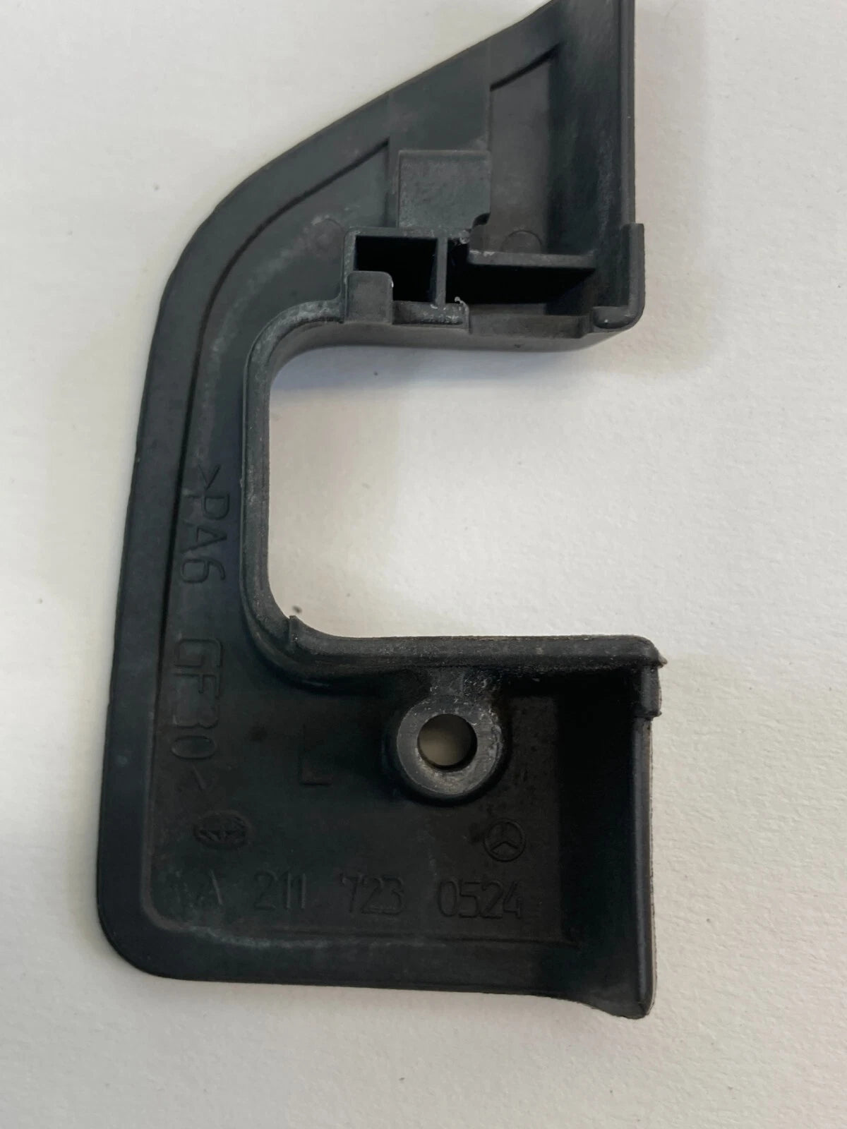 2003-2009 MERCEDES-BENZ E320 LEFT DOOR CUSHION EDGE GUARD TRIM A2117230524 OEM