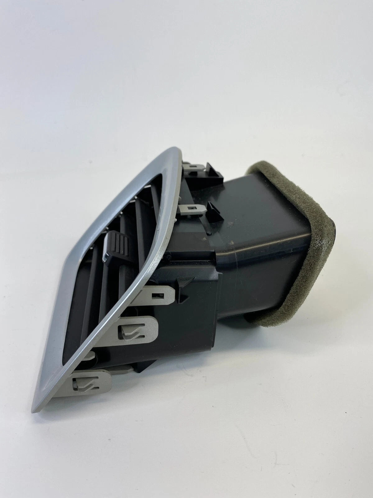 2010-2017 GMC TERRAIN LEFT DRIVER SIDE INSTRUMENT PANEL OUTER AIR OUTLET GRILLE