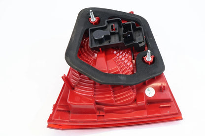 2011-2014 VW VOLKSWAGEN TOUAREG RIGHT TRUNK INNER TAILLIGHT 7P6-945-094-C OEM